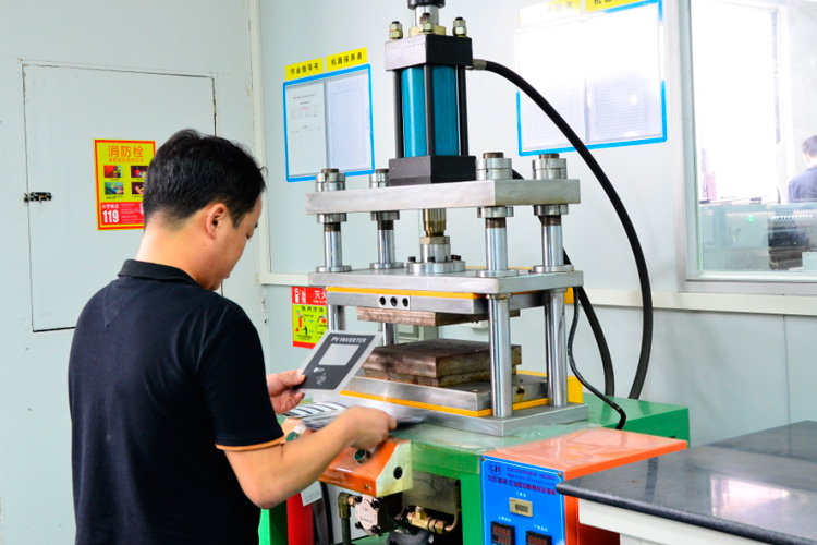 鼓苞油壓機